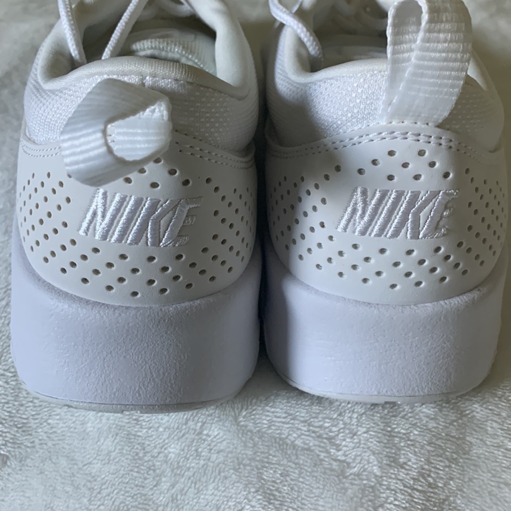 Nike-White sneakers size 9. Like brand new